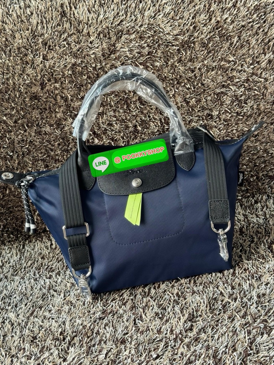 Longchamp LE PLIAGE ENERGY S HANDBAG LE PLIAGE รีไซเคิล ECONYLสไตล์สปอร์ต ทันสมัย และใช้งานได้จริง น้ําหนักเบา กระเป๋าใบนี้เป็นเครื่องประดับที่มีเสน่ห์ในอุดมคติที่จะติดตามคุณในทุกกิจกรรมยามเย็นของคุณ มาพร้อมกับสายสะพายไหล่ปรับได้ สามารถพกพาได้ ทั้งแบบถือแ