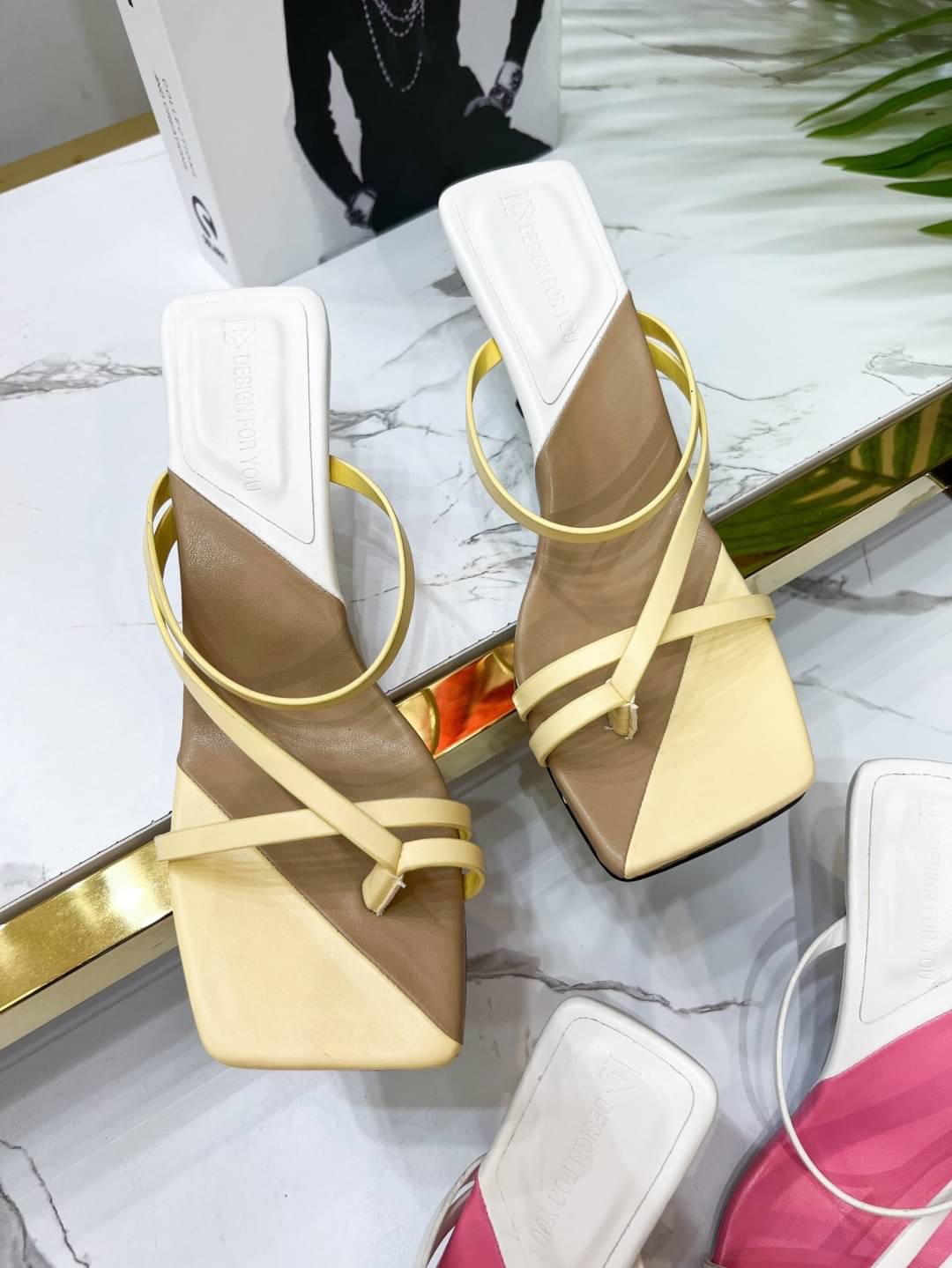 𝙉𝙀𝙒 𝙉𝙀𝙒 ‼️ รองเท้างานเกาหลี ส้นสูงคาดเส้น รุ่นนี้ความเกร๋เป็นสีทูโทน น่ารักมากๆ มีมาให้เลือก2สี สาวๆมินิมอลล์ไม่ควรพลาด พื้นนิ่มใส่สบาย แมทช์กับเสื้อผ้าง่ายเกาหลีเกาใจที่สุดค่ะ