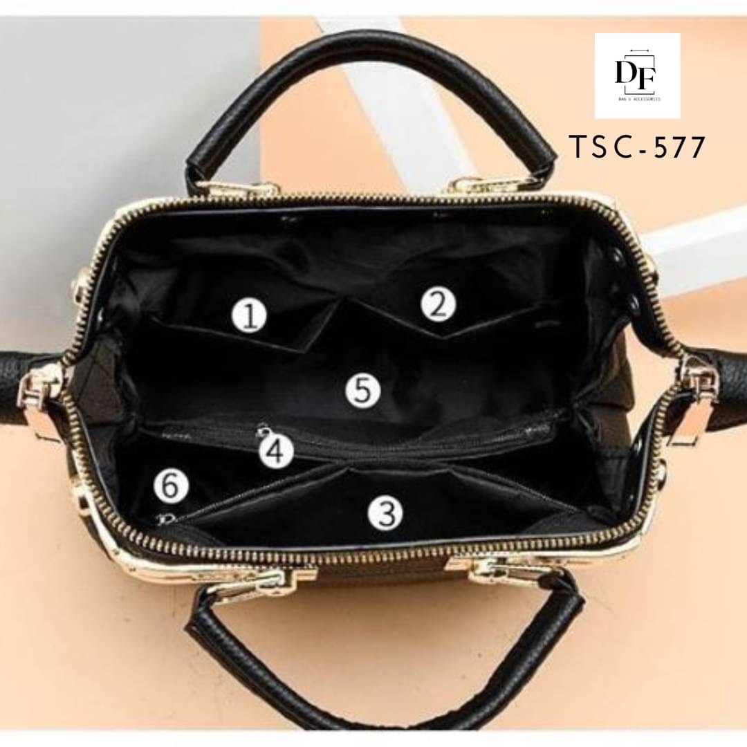 สินค้าพร้อมส่ง กระเป๋าสะพายข้าง งานวัสดุคุณภาพพรีเมี่ยม ประดับหมุด มาพร้อมพวงกุญแจน้องหมีสุดน่ารัก