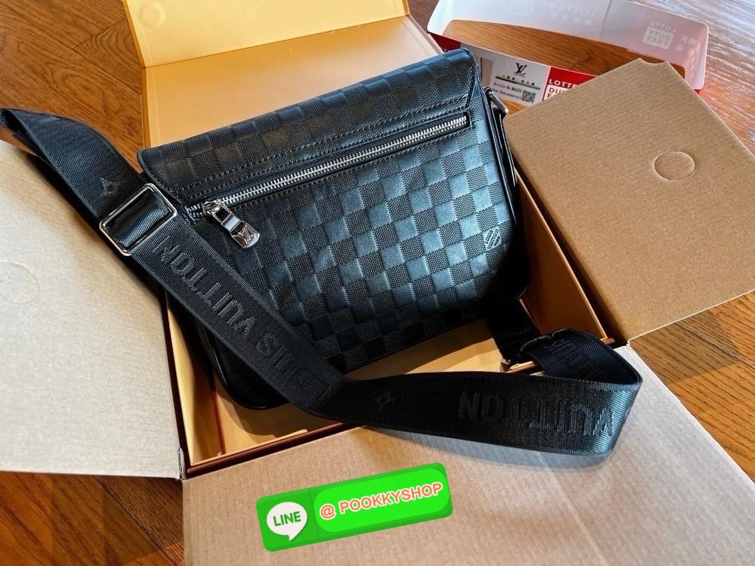 ราคาดีๆหมดแล้วหมดเลยน๊าา ใช้เป็นเพื่อนคู่กายในชีวิตประจำวันรุ่นนี้ไม่ว่าจะใช้ในไทยหรือพกพา ตปท.คือดูดีมากๆ ห้ามพลาด LOUIIS VUITTON DISTRICT PM ((Vip Duty free ตปท.)) 🔖พร้อมส่ง! กระเป๋าแมสเซนเจอร์ District PM รุ่นใหม่ 2024! หนังแม้อย่างดี ลายนูนสวย