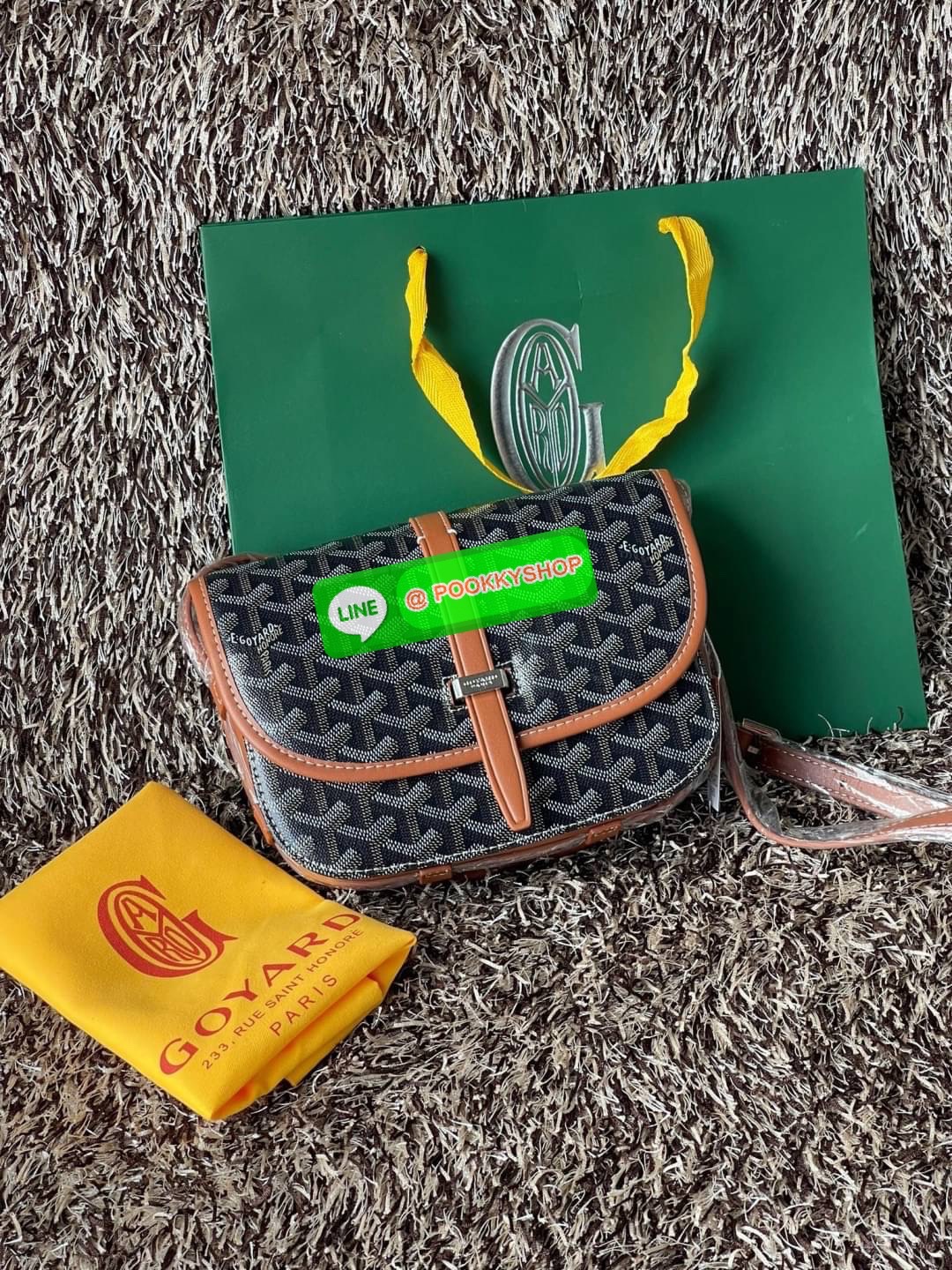 💕 Goyard belvedere pm แบรนด์ดังจากฝรั่งเศส เรัยบหรูแต่ดูสง่า สะดุดตาด้วยลายเฉพาะตัว วัสดุที่นำมาตัดเย็บกระเป๋าเป็นวัสดุผ้าใบ Canvas ที่มีชื่อเรียกว่า “Goyardine” ซึ่งเป็นผ้าใบที่เป็นการผสมผสานระหว่างผ้าฝ้าย (Cotton), ผ้าลินิน (Linen) และ ผ้าป่าน (