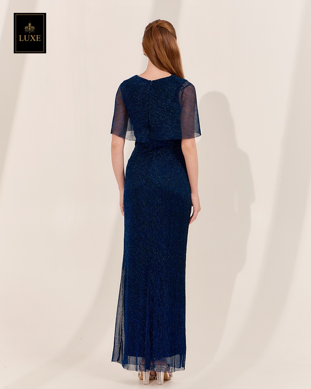 เดรสแฟชั่น เดรสเสื้อคอกลมแขนกุด ดีเทลเป็นเสื้อคลุมไหล่ในตัว กระโปรงทรงสอบจับเดรป