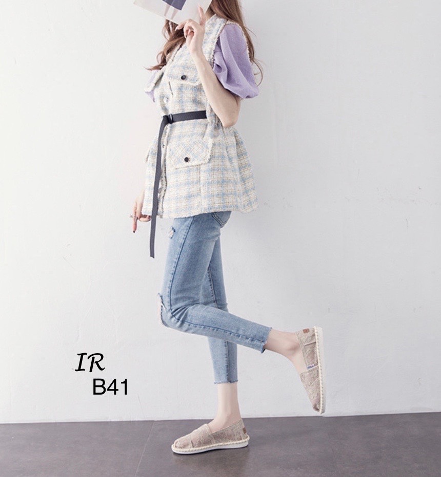 แบบขายดี!!! พร้อมส่ง สินค้านำเข้า เสริมความเก๋ให้ลุคส์ขอบคุณ ด้วยผ้าใบลูกไม้นิ่มลายดอกให้ลุคมอนิมอลสุดชิค พื้นเชือกปอนวมนิ่ม ส้นกันลื่น สายคาเฟ่จ้องจัดเลยนะคะ รุ่นนี้ดีงามจ้า