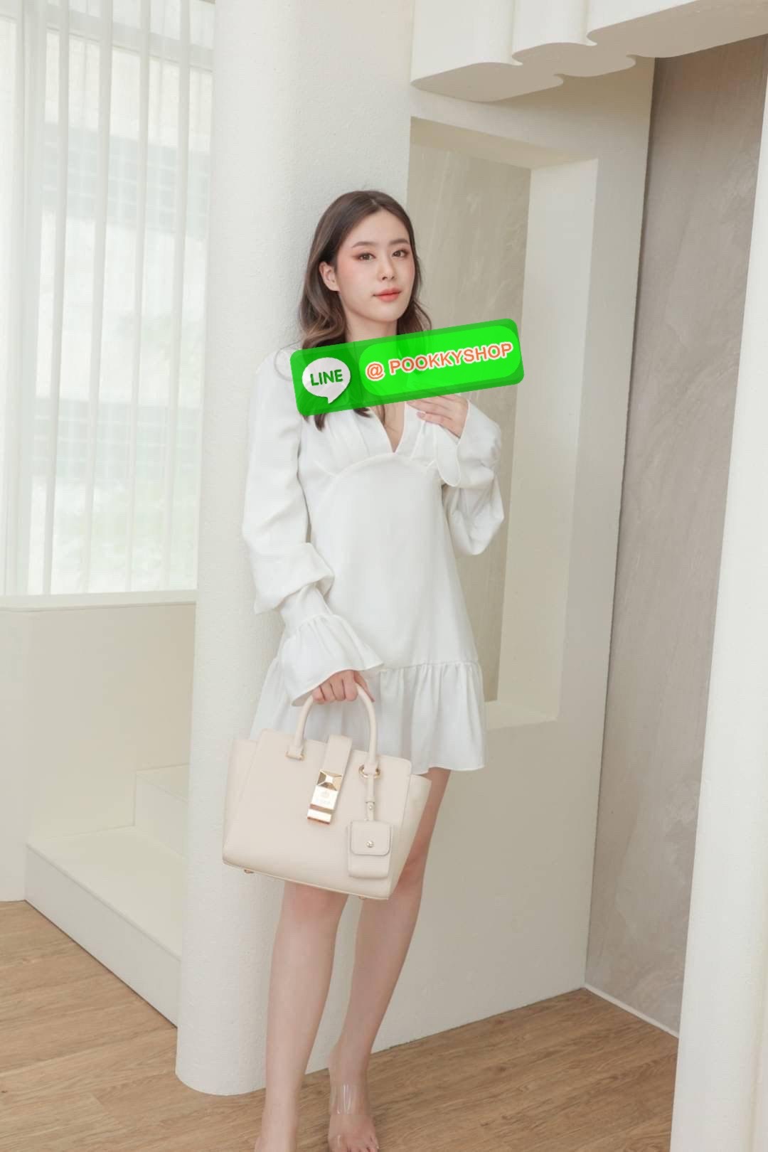 สินค้าเข้าใหม่ กระเป๋า Handbag ฟังชั่นครบที่อยากแนะนำ 👜 KEEP รุ่น ‘ 𝗩𝗔𝗟𝗘𝗡 HANDBAG ‘ **พิเศษ !! รุ่นนี้ตัวกระเป๋าทำจาก หนัง Microfiber ลาย Epsom ที่เป็นพื้นผิวสัมผัสมีลายตารางเล็กน้อย สวยหรู ทนทาน น้ำหนักเบา