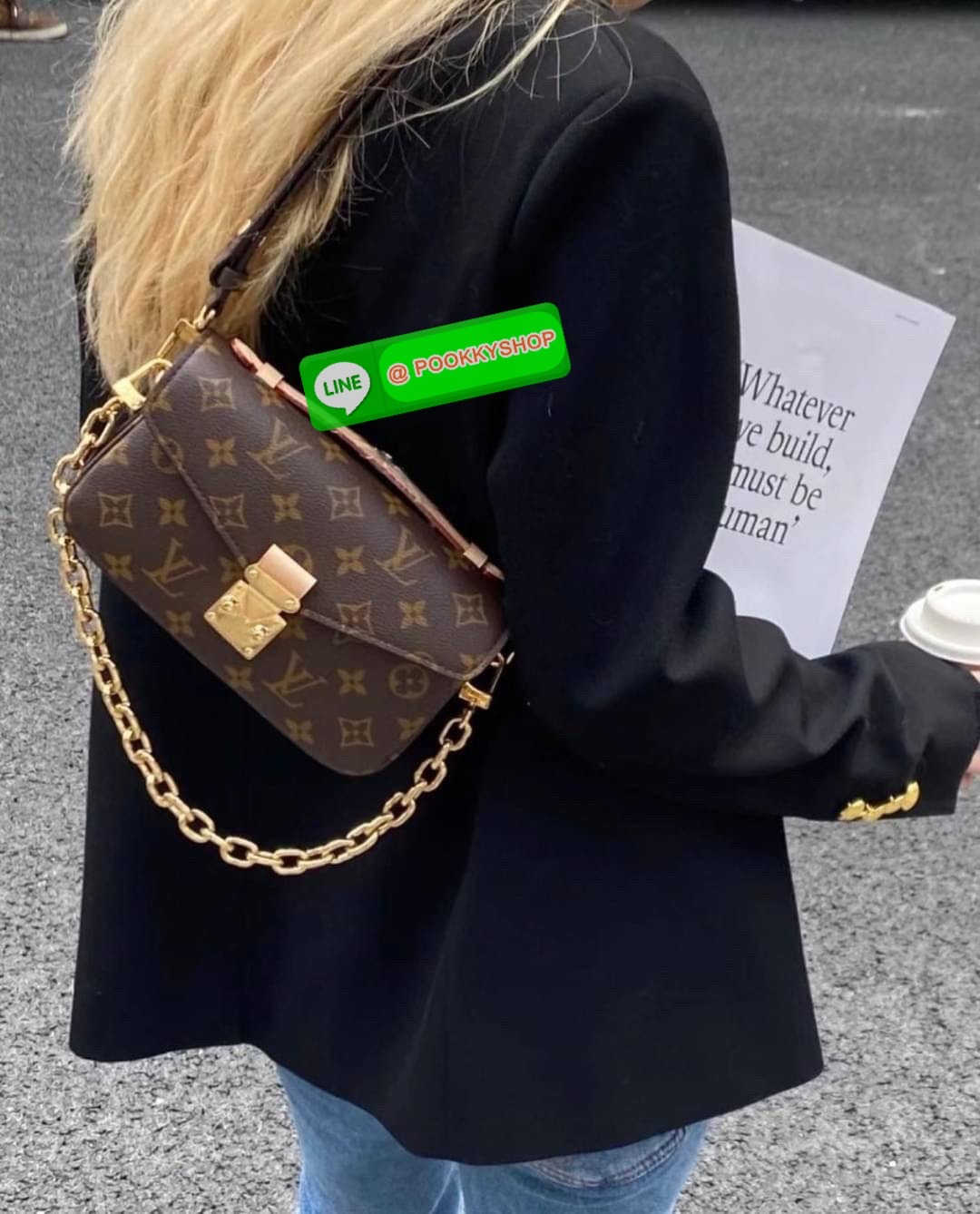 Back in stock มาค่ะใครรออยู่! ❣️ละมุนตาละมุนใจกับน้องเลยค่ะ หนึ่งในรุ่นที่สาวๆต้องมี ห้ามพลาด #ทำใจว้าวุ่นมาก😘 Louis Vuitton Pochette Métis East West 💌พร้อมส่งที่ไทย Luxury ไปกับ LV premium gift duty free ตปท. หนังแท้นิ่มอย่างดี สวย