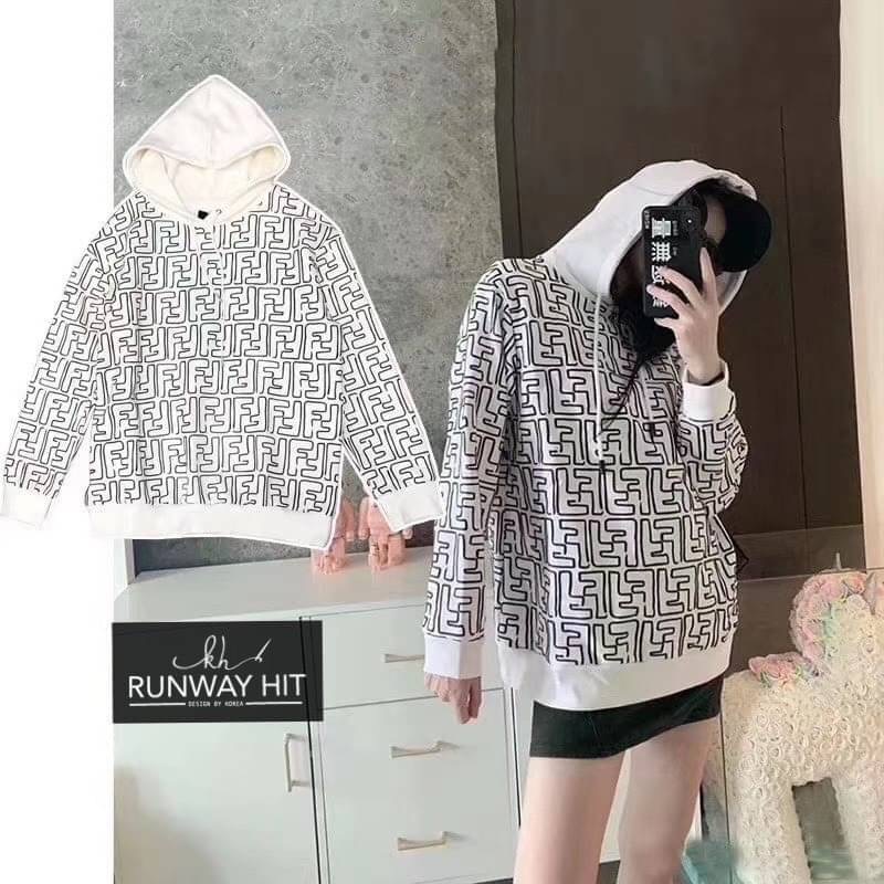 Detail เสื้อจั๊มเปอร์ มีhood brand fendi new collection2020 ผ้าใส่สบายของสวยจะใส่แมทช์กับอะไรก้อสวยค่ะสวยเป๊ะสุดๆของสวยๆต้องมีคะบอกเลยจ้า งานhiend 1:1 สวยเป๊ะผ้าดีสุดๆเลยจ้ะพี่จ๋า