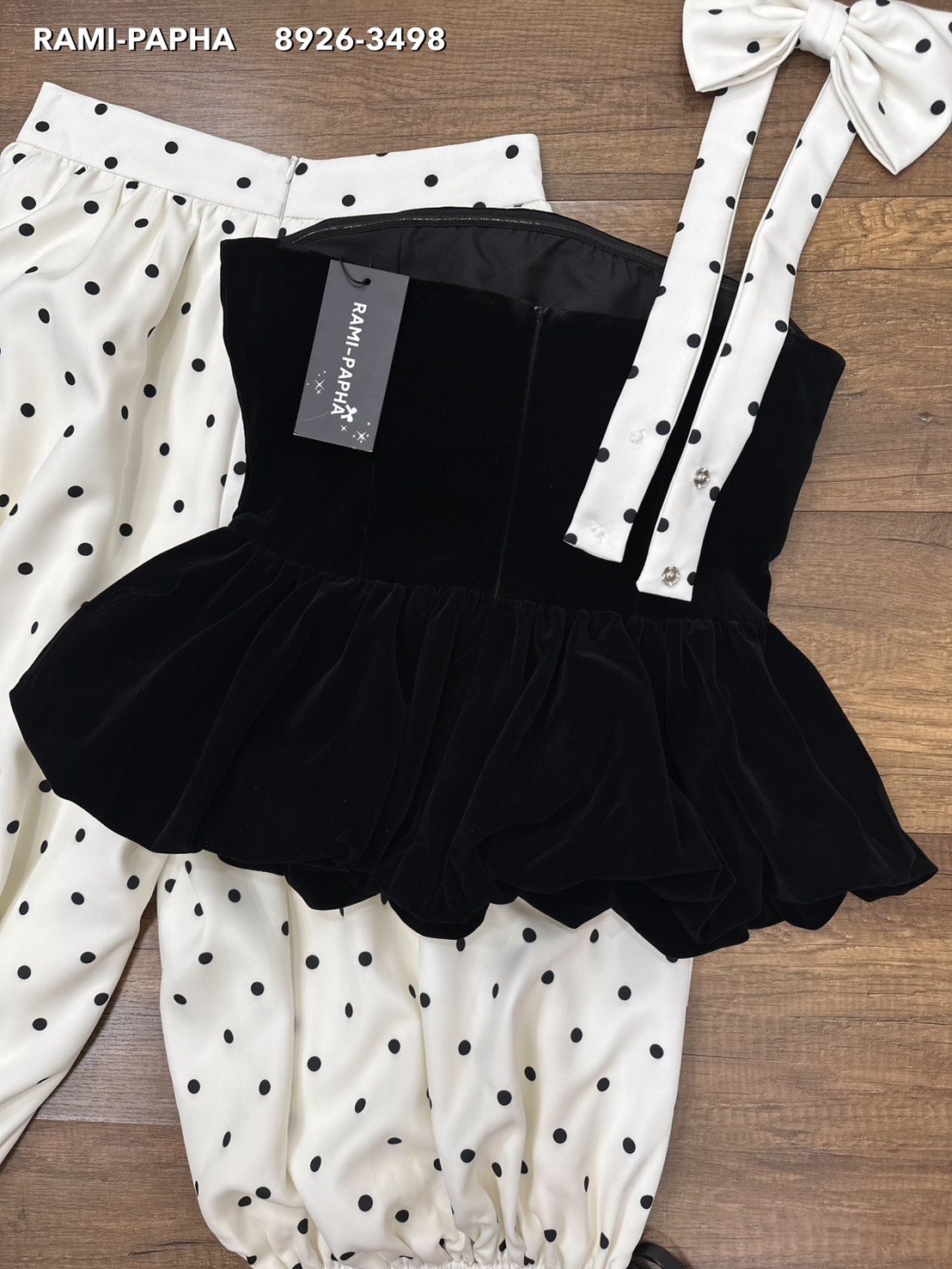 ชุดเซทแฟชั่น เสื้อเกาะอกดีไซน์เก๋ เนื้อผ้ากำมะหยี่สีดำอย่างดี อกมีฟองน้ำจัดให้ทรงสวย