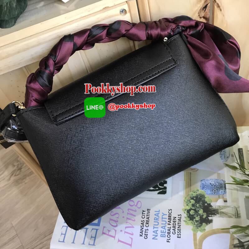 พร้อมส่งความน่ารัก..รุ่นใหม่ชนช็อป! NEW! ZARA MINI CITY BAG With POLKA DOTS SCARF กระเป๋าถือหรือสะพายรุ่นใหม่ชนช็อปวัสดุหนัง Saffiano อยู่ทรงสวยสไตล์ PRADA โดดเด่นที่มาพร้อม Scarf ลาย Polka dots พันหูหิ้วเป็นเปียสุดชิค หูหิ้วจับถนัดมือ เปิดปิดด้วยตัวล๊อค