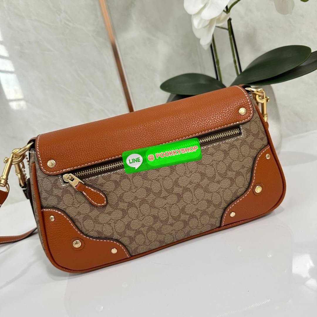 COACH MILLIE SHUOLDER BAG (COACH CE639) กระเป๋าคล้องไหล่และสะพายข้าง วันดุแคนวาส+หนังแท้ เปิด-ปิดกระเป๋าแบบหมุนล็อค ภายในใส่กระเป๋าเงินใบยาว ของจำเป็นอื่นๆได้ มีช่องซิปให้ใส่ของจุกจิก ด้านหลังกระเป๋ามีช่องซิปอีก1ช่อง สายถอดได้ทั้ง2สาย