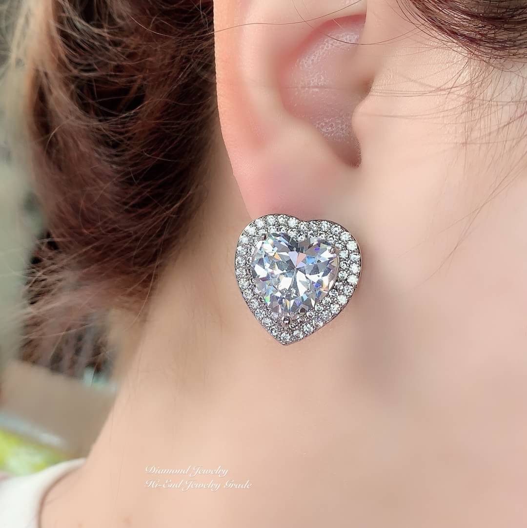 New arrival !!! Diamond Earring ต่างหูเพชร ต่างหูออกงาน ตกแต่งด้วยเพชร CZ แท้ ดีไซน์ modern งานสวยหรู เก๋ไก๋มากๆค่ะ เพชรวิ้งที่สุด มีคลาสมากๆค่ะ งานรุ่นการันตีความสวยเลยนะคะ เพชรวิ้ง เพชรเยอะ เพชรละเอียดม้ากกกก เพชรสวยมากกก สวยหรูคะ