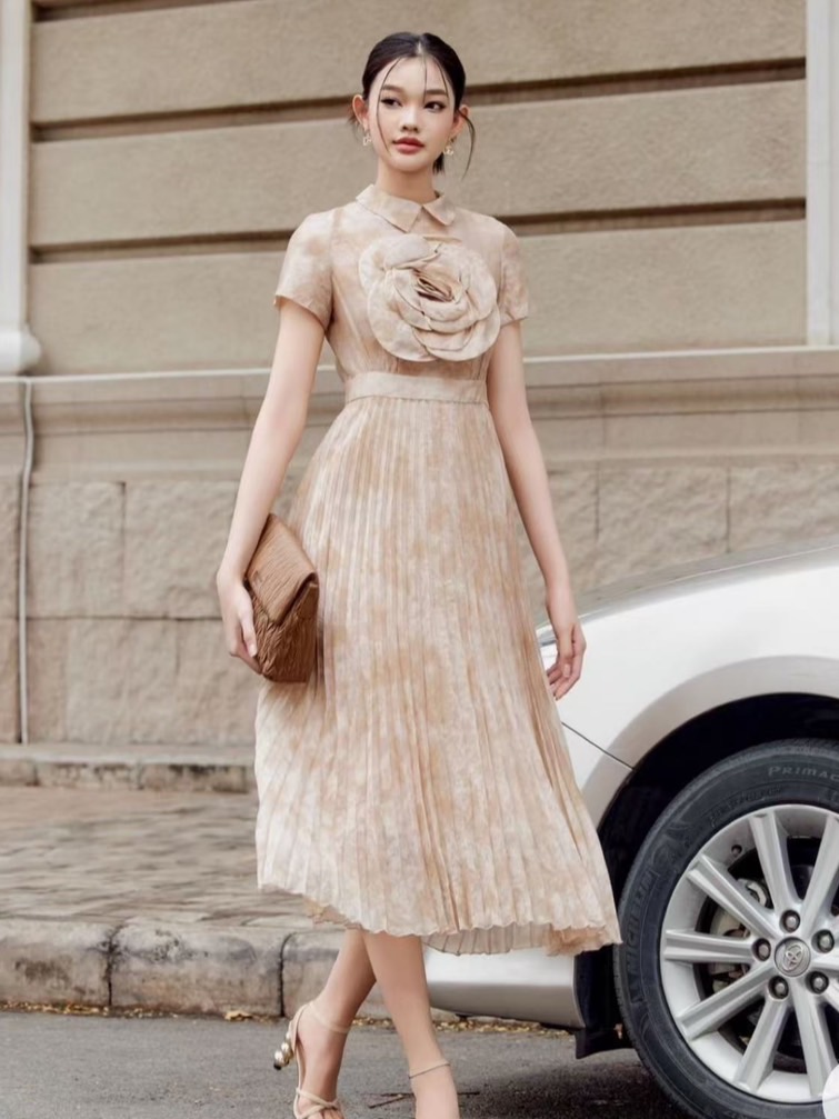 เดรสแฟชั่น เดรสยาวคลุมเข่าแขนสั้นคอปกตัดต่อกระโปรงอัดพรีท