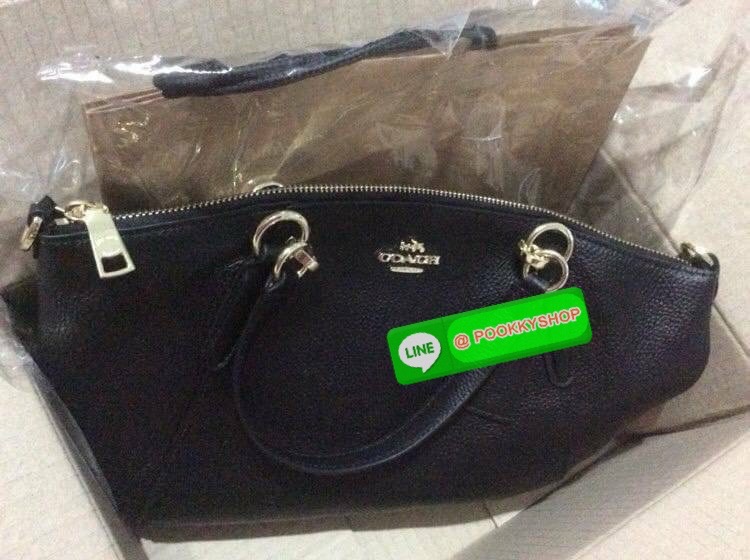 Coach F36675 Pebble Leather Satchel สีแดงหรูหรา | หนังแท้ | ทรงซิปบน | ใบใหญ่จุใจ❤️ สะดุดตาทุกมุมมองกับ Coach F36675 ใบใหญ่ทรงซิปบนที่ใช้งานได้ทุกวัน หนังแท้สัมผัสนุ่ม สีแดงหรูโดดเด่น ตัดกับฮาร์ดแวร์ทองอย่างลงตัว ใส่ของได้จุใจ ทั้งกระเป๋าสตางค์ มือ