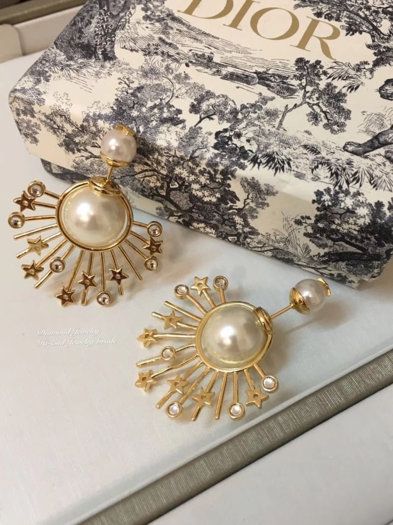 Super Hi-End Quality !!!!! ((เกรด 1:1 ดีที่สุดในท้องตลาด แสตมครบค่ะ)) Dior Tribales Earrings **คอลเลคชั่น Autumn 2019 ใหม่ล่าสุดเลยคร่า** งาน 1:1 เหมือนในช็อปเป๊ะๆ ต่างหูดิออรุ่นใหม่ ล่าสุดชนช็อป ดีไซน์สวยมากๆค่ะ ประดับอะไหล่ทองอย่างดี งานสวยไร้ที่ติดนะคะ