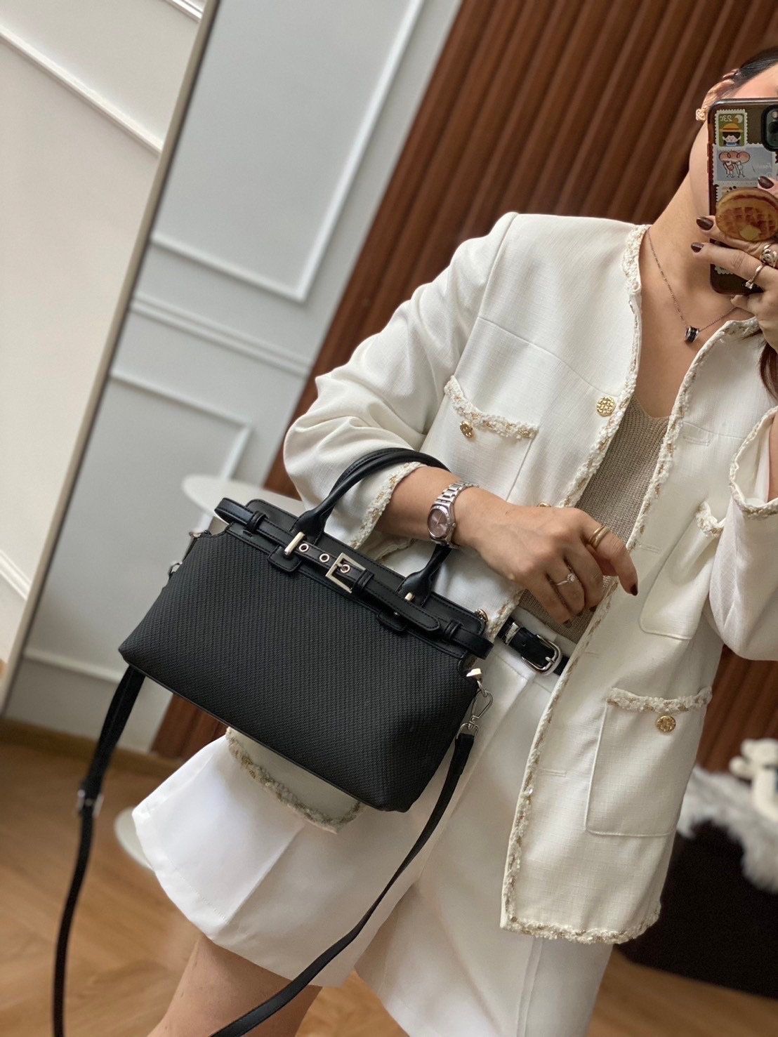 Danielle - Pu premium กระเป๋าหนังพียู งานตัดเย็บเนี้ยบมาก ทรงสวย คุณภาพดี น้ำหนักเบา จุของเยอะ สายสะพายยาว 1 เส้น ใส่ ipad ได้