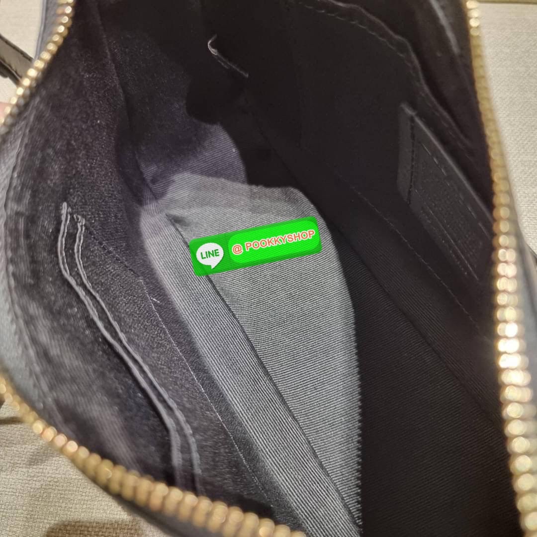 COACH CA548 TERI SHOULDER BAG IN SIGNATURE CANVAS คอลเลคชั่นใหม่ล่าสุด ที่สาวๆรอคอย กระเป๋าสะพายไหล่กึ่งทรงพอช พร้อมเสิร์ฟความสวยถึงบ้านไปเลยก่อนใคร แบบไม่ต้องพรีฯ ด้วยดีไซน์คลาสสิคที่แอบแฝงความเรียบหรู มาพร้อมสายสะพาย 2 เส้น เป็นสายโซ่คล้องแขนและสายสะพาย