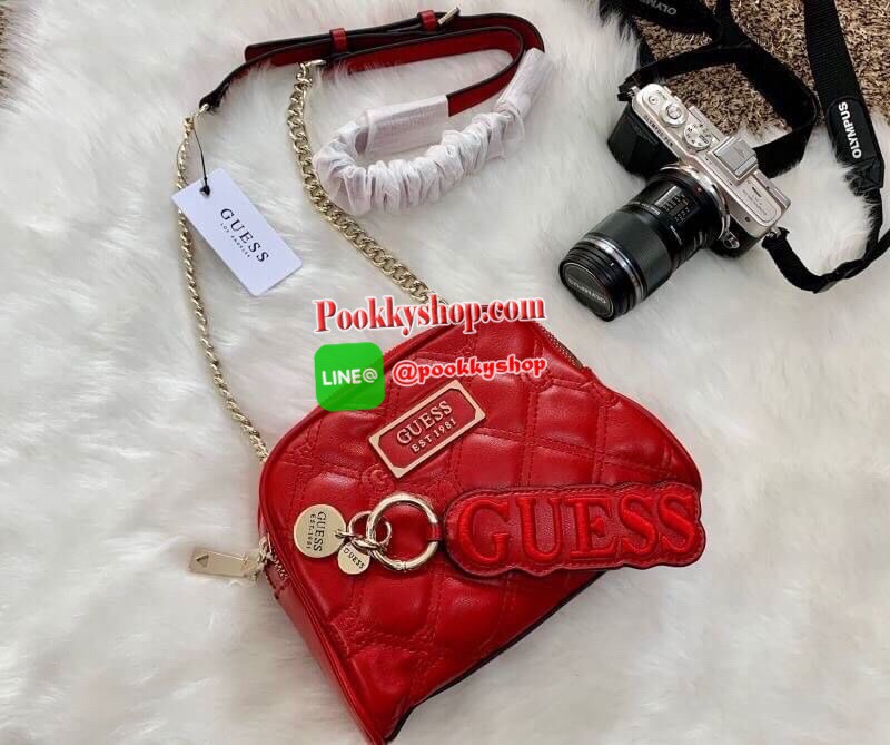New arrival !! GUESS CROSSBODY// SHOULDER BAG กระเป๋าสะพาย วัสดุหนังเดินด้ายแบบนวม เย็บลายแบรนด์ หนังนิ่มมือดีมากๆค่ะ ด้านหน้าตืดแผ่นโลโก้แบรนด์มาให้ มีช่องซิปหลักให้2ช่อง สามารถใส่กระเป๋าสตางค์ใบสั้นได้;มือถือได้ทุกรุ่น มีช่องซิปใส่ของจุกจิก พร้อมช่องเสี