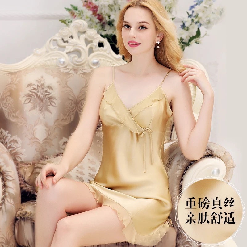 ชุดนอนผ้าไหม สายเดี่ยว สีเบจ ชมพู อ่อน แต่งระบายช่วงอก ชายแต่งระบาย ซับ สองชั้น สวยหรู คุณหนูมากๆคะ