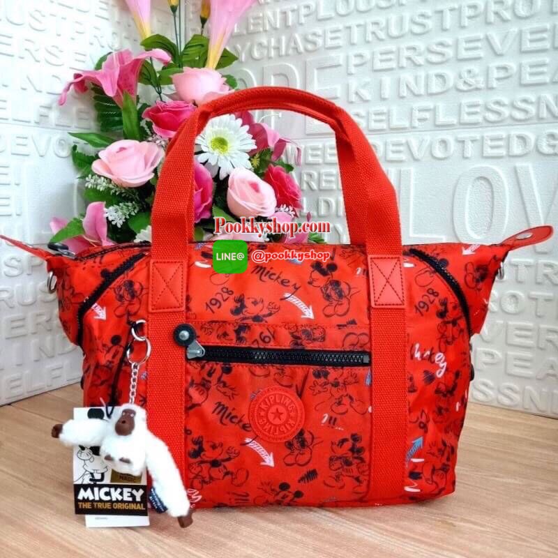 Disney's® 90 Years of Mickey Mouse Handbag 👍 รุ่น ART size M 👍กระเป๋าผ้าคิปลิงสะพายไหล่ได้ ครอสบอดี้ได้ มีสายยาวให้ 👍สามารถปรับสไตล์กระเป๋าได้2รูปแบบ เป็นtote หรือเก็บหูกระเป๋าก็ได้ 👍ช่องใหญ่ใส่ของได้จุ เปิดปิดด้วยซิป
