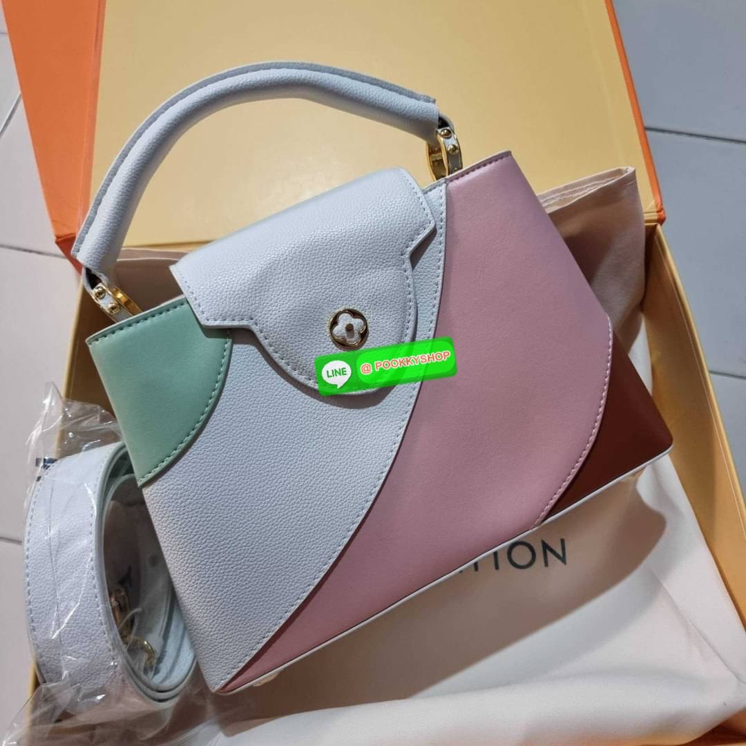 NEW IN!! LV capucines top handle วีไอพีพรีเมี่ยมกิ๊ฟจากเคาน์เตอร์ ที่สุดของความสวยในราคาเบาๆ กระเป๋าถือสุดหรู ดีไซน์ทรงคลาสสิค พร้อมลวดลายหรูหรา มาพร้อมหูจับในตัว ด้วยรูปทรงวินเทจและวัสดุหนังแท้ ขับผิว ทำให้ไอเท็มนี้สะกดทุกสายตาจริงๆ และยังมีลูกเล่นที่ฝาป