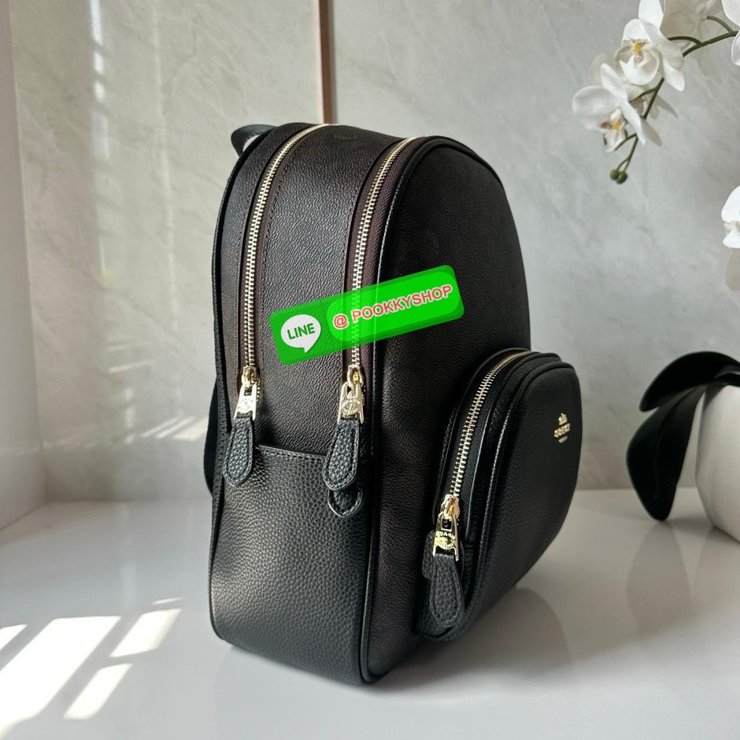 Coach Court Backpack In Signature Canvas 🔖กระเป๋าเป้สะพายหลัง ขนาดกำลังดี สะพายได้ทุกโอกาส 🔖วัสดุ : หนังแคนวาส ตัดหนังแท้ 🔖เปิด-ปิดแบบซิป ด้านในมีกระเป๋าซิปและกระเป๋าอเนกประสงค์ ปิดด้วยซิปคู่ มีซับในผ้า มีช่องซิปด้านนอก 🔖สา