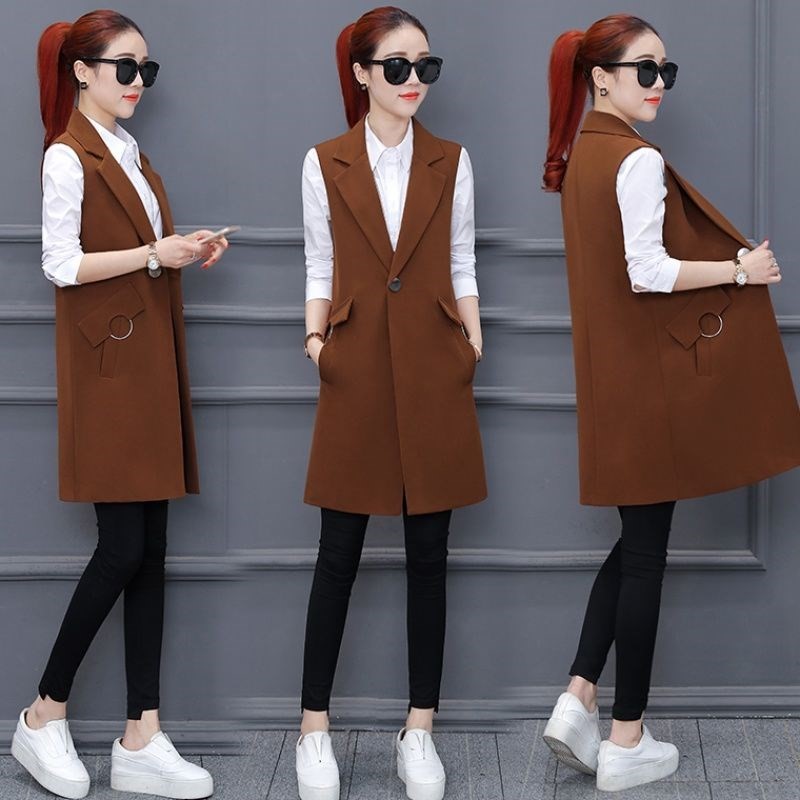 เสื้อสูทนำเข้า : เสื้อกั๊กสูทแฟชั่น เสื้อกั๊กแฟชั่น สีเขียว เสื้อสูทแขนกุด เนื้อผ้า Polyester งานสวย คุณภาพดี มีซับใน ใส่สบาย ทรงเนี๊ยบ งานสวยเหมือนแบบ 100 % ค่ะ คอปก ติดกระดุมเม็ดเก๋ รูปทรงสุดหรู ตัวยาวคลุมสะโพก ใส่ทำงานได้ หรือ ใส่เที่ยวก็เก๋ๆ มีกระเป๋า