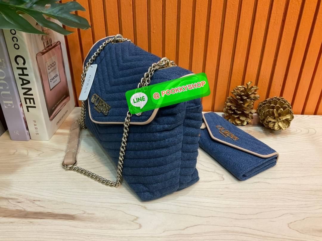 🚚 พร้อมส่ง 🚚 Guess Women’s Crossbody Bag Set สุดคุ้ม!!!! เซตสวยหรูดูแพง สวยจริงจริง ช้าหมด ราคานี้หาที่ไหนได้!! กระเป๋าสะพาย+กระเป๋าสตางค์ใบยาว มาพร้อมพวงกุญแจถอดออกได้ ด้านหน้าประดับโลโก้แบรนด์สวยโดดเด่น กระเป๋าสะพายไหล่ และสะพายข้าง cros