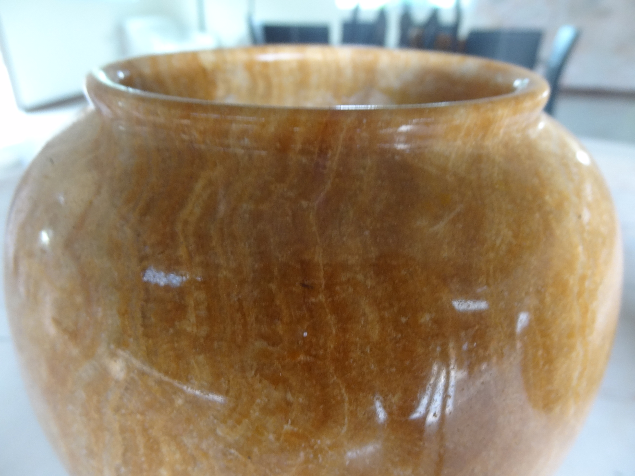 โอ่งหินอ่อนใบเล็ก ขนาดสูง 20 เซนติเมตร กว้าง 20 เซนติเมตร