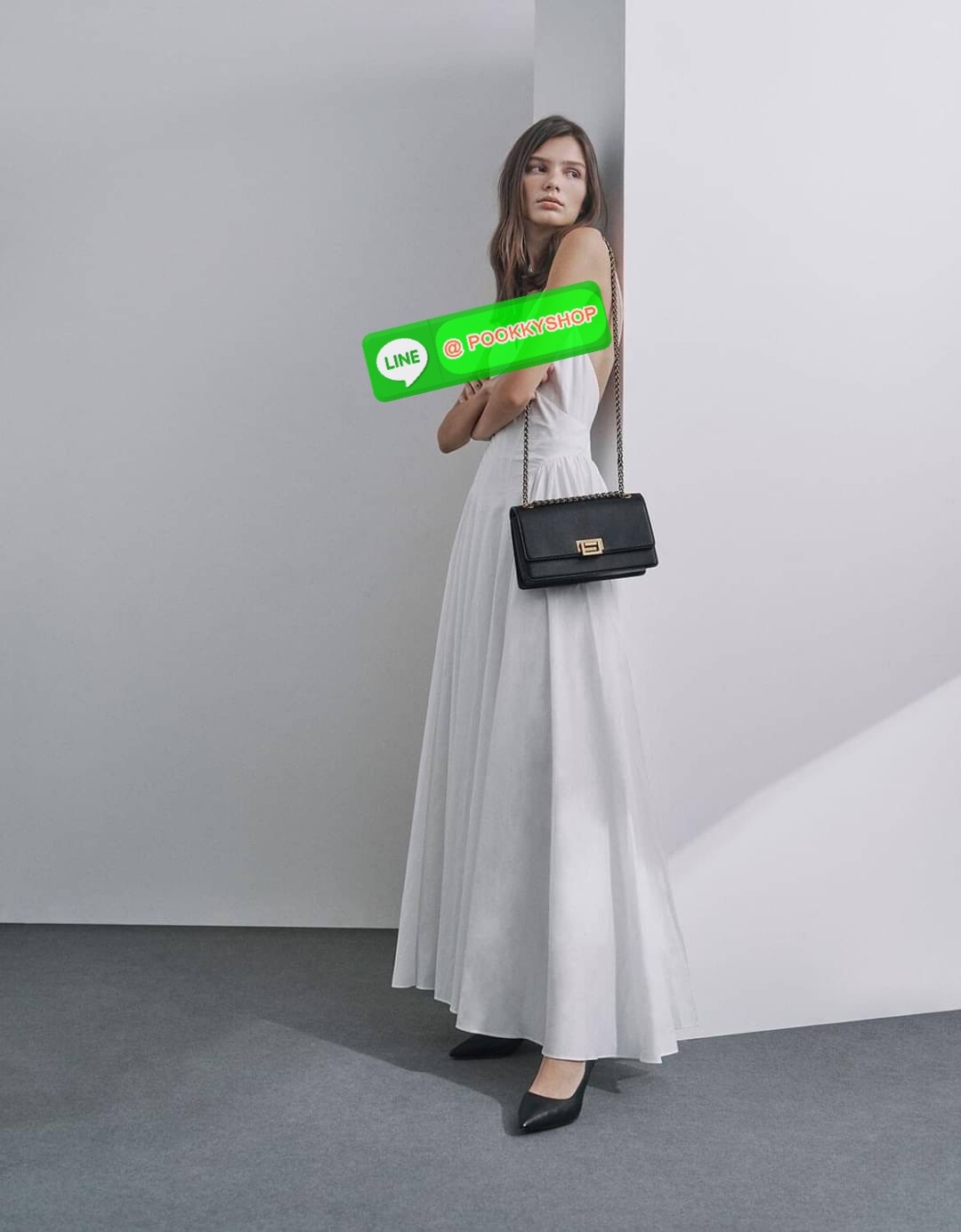 Restock พร้อมส่งครบสีค่า เพิ่มความหรูหราให้คุณกับใบนี้เลยค่ะ Charles & Keith Chain Strap Shoulder Bag กระเป๋าสะพายสายโซ่วางอยู่ทรง วัสดุหนังลายเกรน ตัดกับอะไหล่สีทองหรูหราลงตัว เปิดปิดแบบตัวดันล็อก ด้านในมีช่องซิปเล็ก1 ช่อง จุของได้ดี ใส่กระเป๋าเงินใบยาวไ