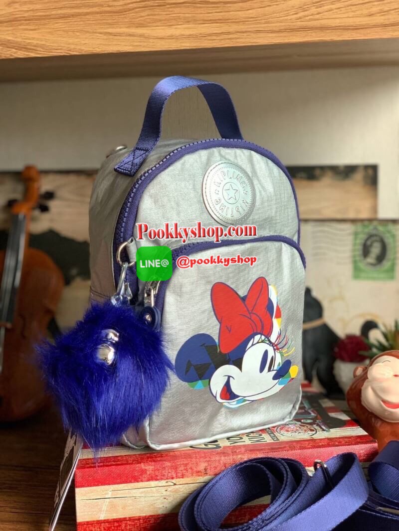 Kipling BRight Disney's Minnie Mouse And Mickey Mouse รุ่น Mini Backpack เป็นได้ทั้งทรงcrossbody และmini Backpack พร้อมสายสะพาย2เส้น ปรับฟรีไซส์ได้ สามารถน้ำหนักเบา วัสดุ100% Polyamide ดีเทลน่ารักๆจากบรรดามิคกี้และมินนี่ที่มาวาดลวดลายลงบนกระเป๋าให้ดู