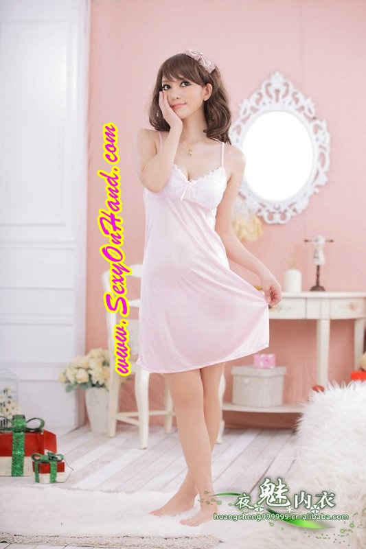 ชุดนอนเซ็กซี่ Extra-Size ชุดนอน ซาติน สายเดี่ยว สีชมพูอ่อนแต่งลูกไม้ ช่วงอก เนื้อผ้าซาตินนุ่มลื่น ใส่เย็นสบาย แบบชุด สวย คลาสสิคมาก คะ +G-string