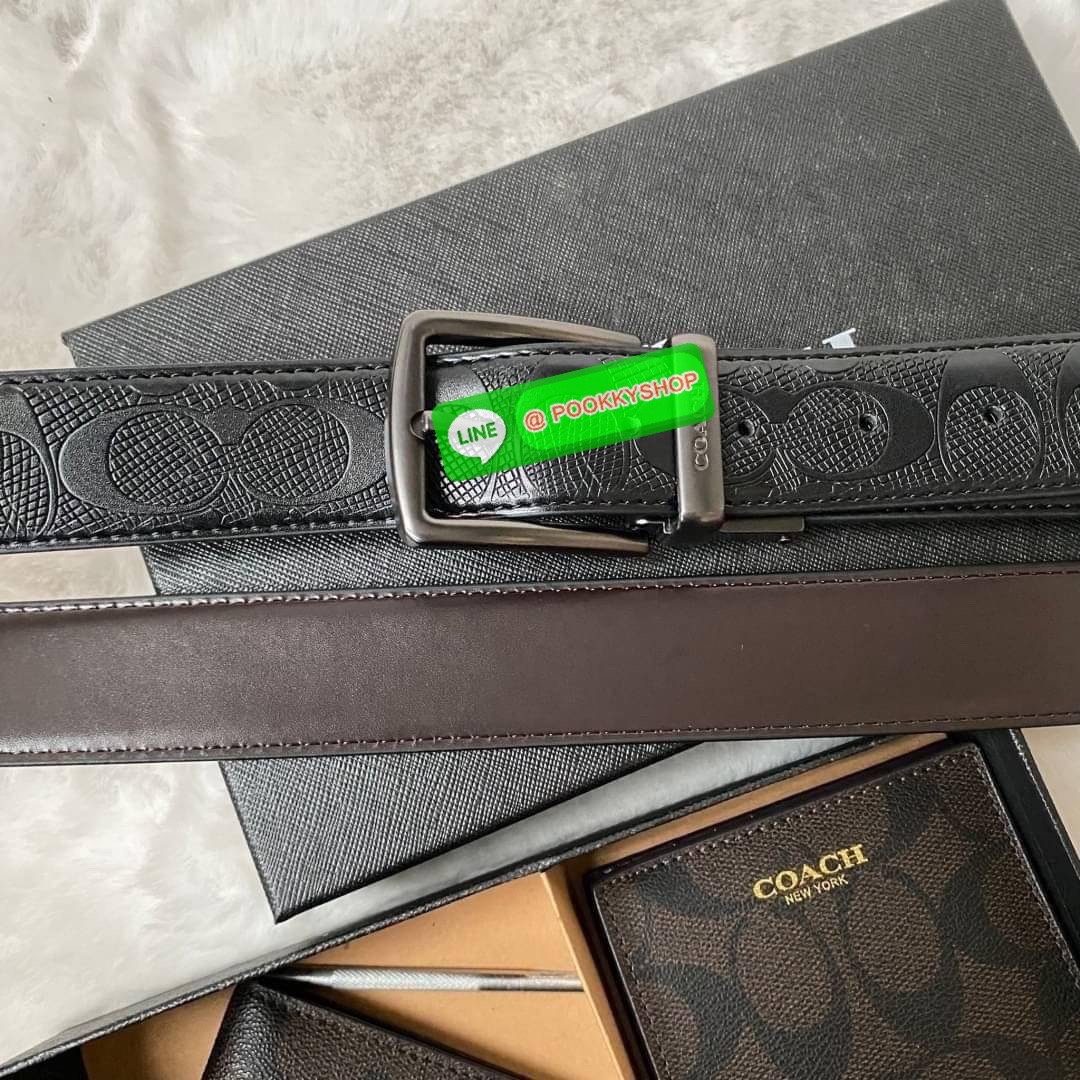 COACH Short Wallet with Belt Set Signature เซทสุดคุ้มค่ะได้ทั้งเข็มขัดและกระเป๋าสตางค์แบบพับ 2 ตอนมีช่องใส่รูปใส่บัตรใส่ธนบัตรแยกเป็นสัดส่วนเหมือนกระเป๋าสตางค์ใบยาวคุณภาพดีตามแบบฉบับของแบรนด์ มาในกล่องแบรนด์สามารถมอบเป็นของขวัญได้ ไอเท็ม Must Have ใครไม่ท