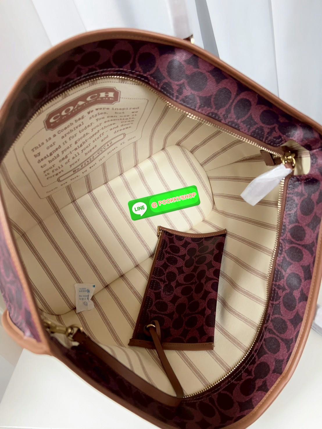 📸NEW ARRIVAL!🎉🎉 พร้อมสีใหม่ล่าสุด (อาจจะยังไม่มีในไทย) สาวๆที่ชอบใบใหญ่ใส่จุ รุ่นนี้คือคำตอบที่ดีที่สุดเลยค่าา👏 Coach Taxi Tote Bag In Signature Canvas 📌ฟรีน้องKitty สุดน่ารัก ตามรูปให้หนึ่งตัวค่า‼️