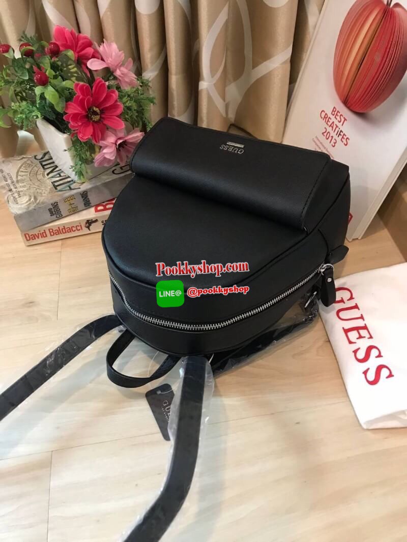 GUESS MINI BACKPACK BAG กระเป๋าเป้สะพายขนาดมินิ ซึ่งจัดว่าเป็น2way สามารถดึงสายสะพายออกมาให้เป็นสะพายไหล่หรือcrossbody วัสดุหนังsaffiano ด้านหน้ามี1ช่องเก็บของจุกจิก ช่องใหญ่เปิดปิดด้วยซิป ใส่มินิไอแพท กระเป๋าสตางค์ยาว ของจุกจิกได้อีกเยอะ ขนาดกำลังดีเลยที