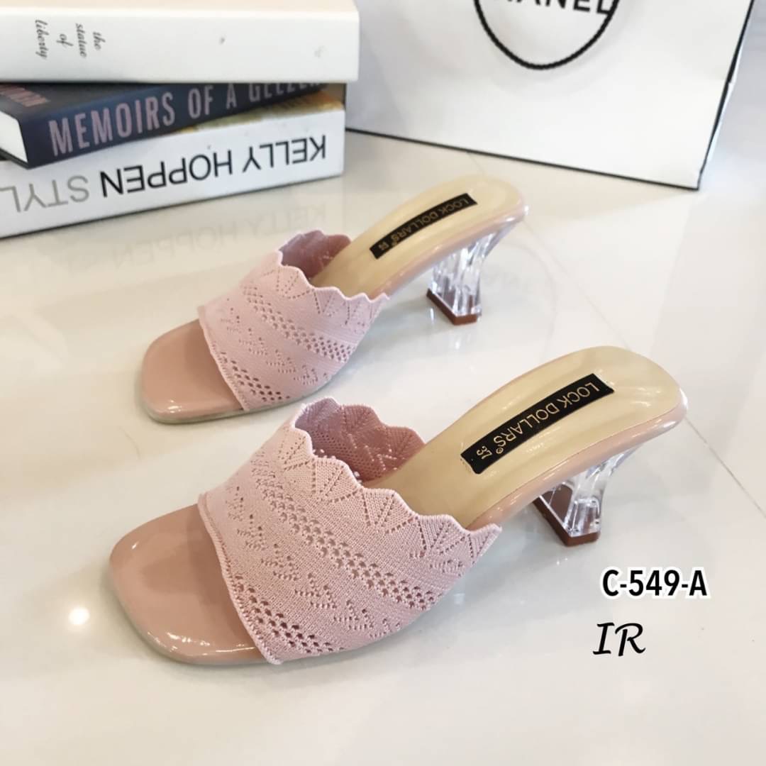 แบบขายดี!!! พร้อมส่ง เกินคำบรรยายสำหรับรุ่นนี้ มีความใส่สวยเริ่ดจีจีนะ!! รองเท้าทรงสวมวัสดุผ้าไหมญี่ปุ่นขอบหยักส้นสูงใส สูง 2.5 นิ้ว แนะนำว่าควรจะมีติดตู้ไว้เลย แมทซ์สวยทุกชุด มีความทนทาน ใช้งานได้คุ้มค่าสุดๆ ไม่อยากให้สาวๆพลาดกันเลยจร้า