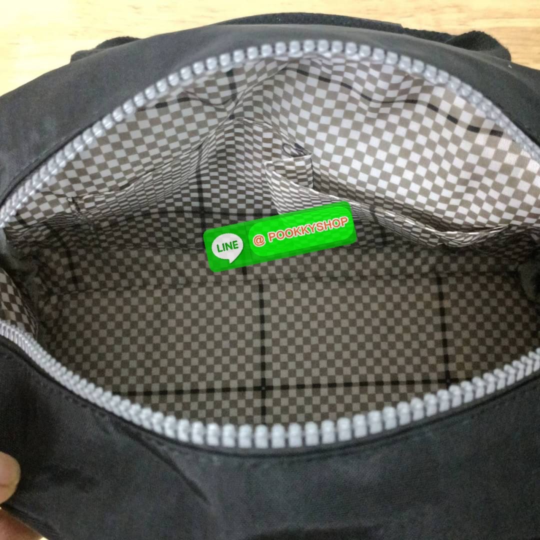 Kipling K1006 Handbag กระเป๋าถือหรือสะพาย วัสดุ Polyester 100% รุ่นใหม่ มีให้เลือกทั้งแบบเรียบ และ ลายน่ารัก มีช่องแยกด้านหน้า 2 ช่อง ช่องหลักโล่งกว้าง พร้อมช่อง pocket แยก 2 ช่อง ใช้งานได้ครบครัน สามารถสตางค์ใบยาวได้ ขนาดกำลังดี จะใช้ทำงาน ไปเรียน หรือ ถ