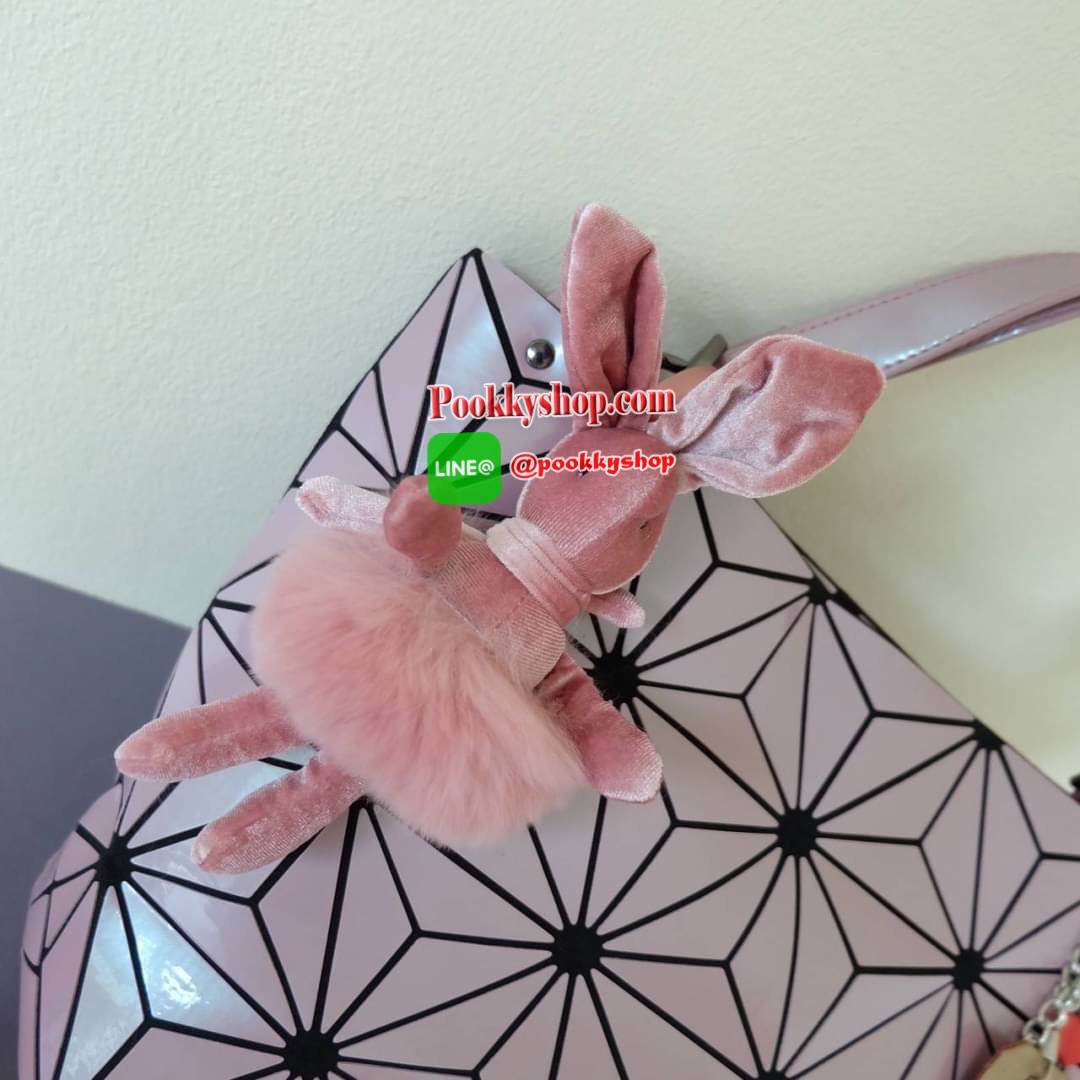 รุ่นขายดี ลาย Limited edition หายาก ปรับทรงได้ 2 แบบ น่ารักมาก สี Candy Plum สวยที่สุด มาพร้อมกระต่ายเข้า set เลิศคะ ⚡กระเป๋า จากแบรนด์ David Jones กระเป๋าสะพายข้างดีไซน์เกร๋มาก สีสวยหรูมาก ขนาดกะลังดีเลย ⚡น้ำหนักเบามากคะ ภายในมีช่องเก็บของจ