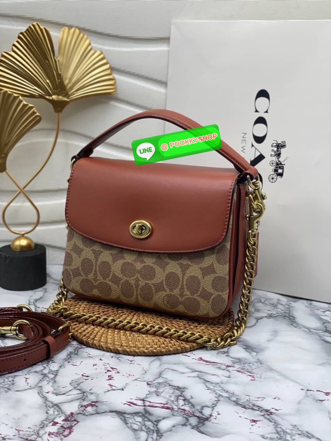 COACH 89089 CASSIE CROSSBODY 19 IN SIGNATURE CANVAS คัมแบ็คแล้วจ้า!! เรียบหรู ดูดี ต้องไอเท็มนี้เลย!! กระเป๋าสะพายข้าง สุดพิเศษ!! มีสายมาให้ถึง 3 แบบ!! สลับใช้แมทช์ตามสไตล์ได้เลย วัสดุหนังแคนวาสสลับหนังแท้ บอกเลยว่าสวยทุกสีนะคอลนี้ เปิด-ปิดด้วยตัวบิดล็อค