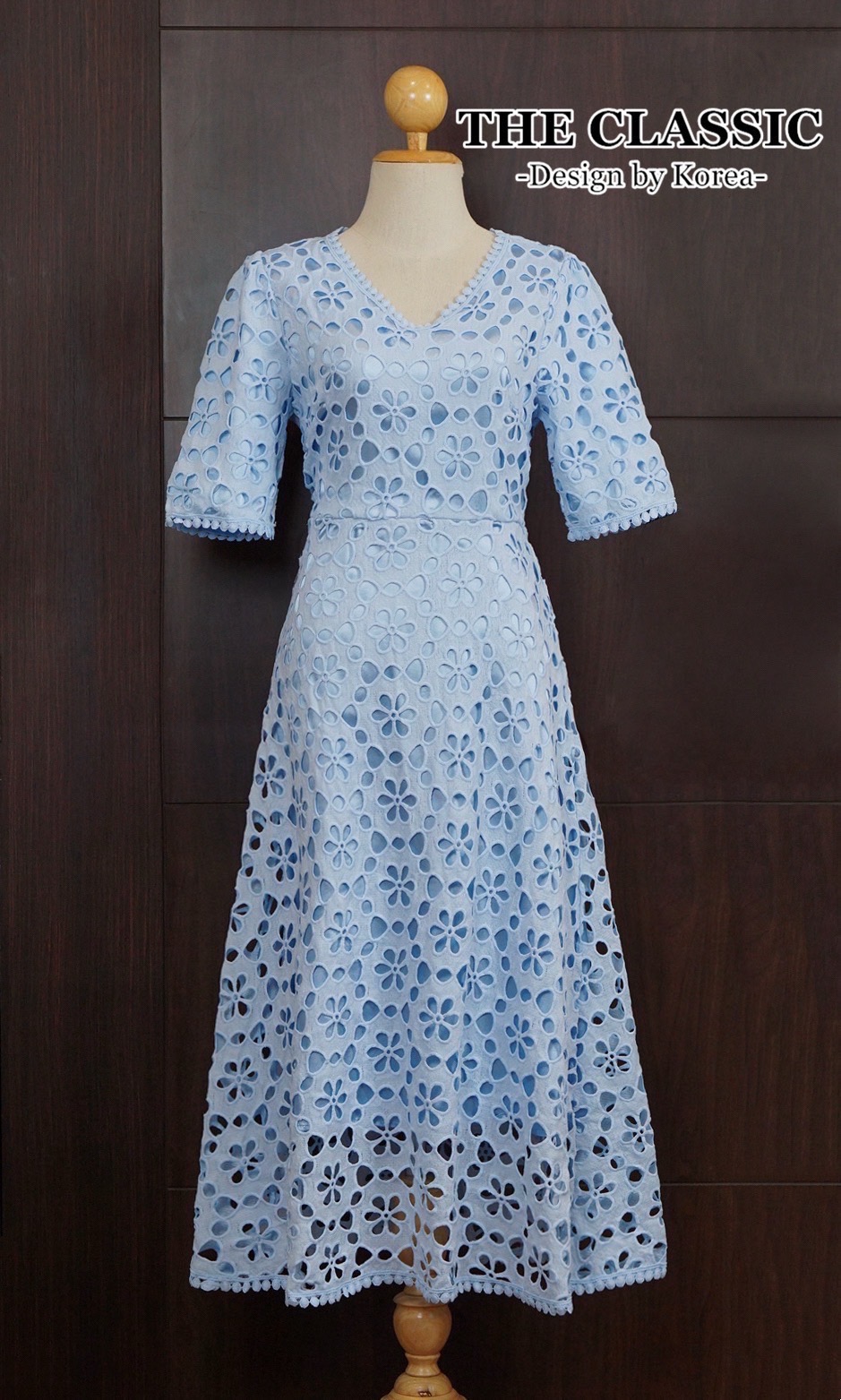 เดรสแฟชั่น เดรสลูกไม้ยาว ใช้ผ้าลูกขึ้นลายดอกไม้ เนื้อแน่นอย่างดีมีน้ำหนัก