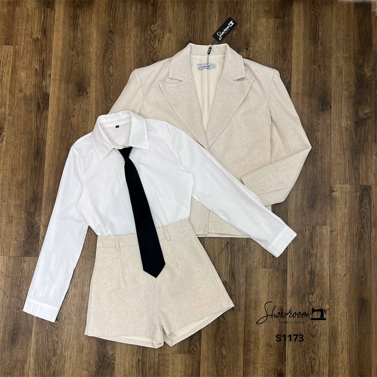 ชุดเซทแฟชั่น Korea suit set เกาหลีเกาใจไม่ไหว กับเซ็ตสูทที่จัดกันมาเต็มๆแบบ 4in1