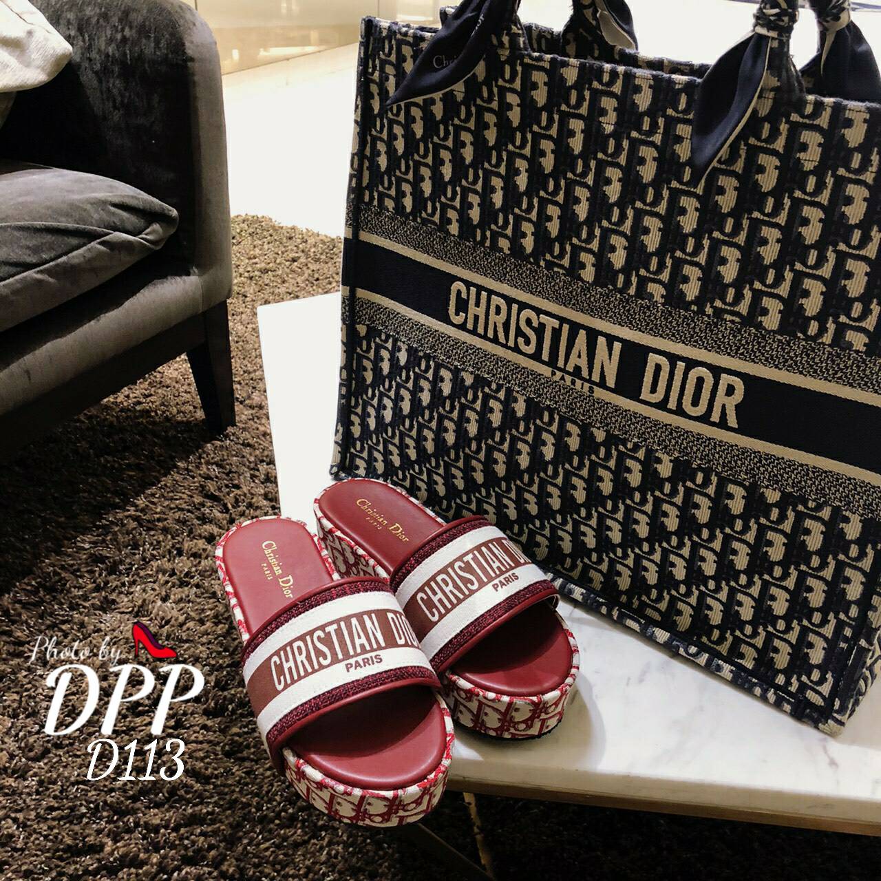 D113 พร้อมส่ง แบบใหม่ก่อนใคร DIOR2019 DWAY SLIDE IN EMBROIDERED COTTON คอเลขชั่นใหม่ปีนี้ เริศมาก ในช้อป ยังมีวางขาย รองเท้าเสริมส้น สวมส้ม พื้นหนา2นิ้ว ใส่เดินสบาย งานเกรดA วัสดุทำจากผ้าลายแบรนด์ดิออ งานตัวจริงสวย หนูหรามาก ใส่กับเสื้อผ้าได้ง่าย
