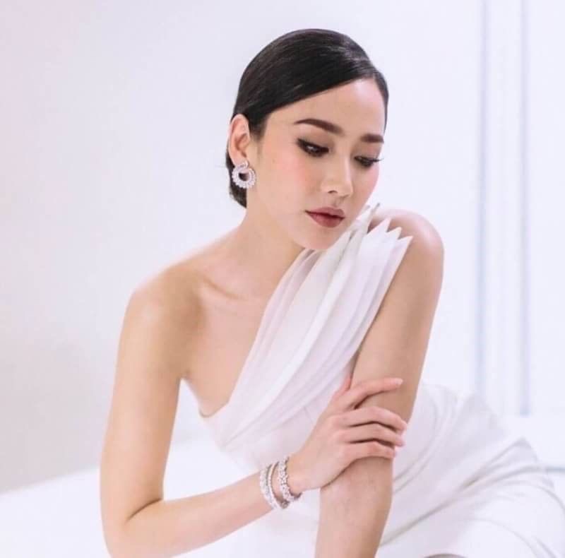 Hi-Quality item Chopard Earring ต่างหูเพชร CZ แท้ งานสุดอลังการ สวยมากกกที่สุดในสามโลกค่ะ รุ่นนี้ขอแนะนำมากๆๆๆๆ งานสวยจริงๆค่ะ คุณชมพู่ใส่เดินพรมแดง ดาราเซเลปใส่กันตรึมค่ะ เพชรสวยมากกกก เพชรเงาวิ้งระยิบระยับมากๆ ใส่ออกมาเริ่ด คู่เดียวจบค่ะ