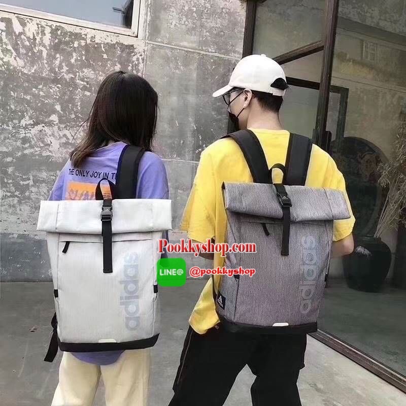 Adidas Top Handle Roll Up Backpack เป้สะพายหลังที่โดดเด่นด้วยดีไซน์ส่วนใส่ของด้านบน และช่องกระเป๋ามากมายเพื่อให้เก็บของได้ไม่ตกหล่น วัสดุโพลีเอสเตอร์ 100% มีตัวล้อคทันสมัยแน่นหนา ภายในมีช่องใส่แล็ปท็อป พร้อมช่องซิปด้านหน้าเป็นช่องเก็บของที่หยิบใช้บ่อย มีท