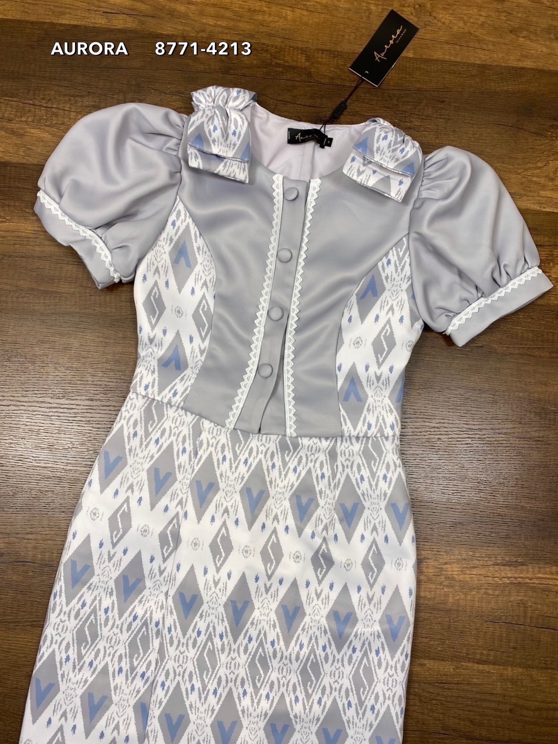 ชุดเซทแฟชั่น เซตลายผ้าไทย เนื้อผ้าหนานุ่มอย่างดี ดีเทลสวยเก๋ดูผู้ดี ไหล่แต่งโบว์