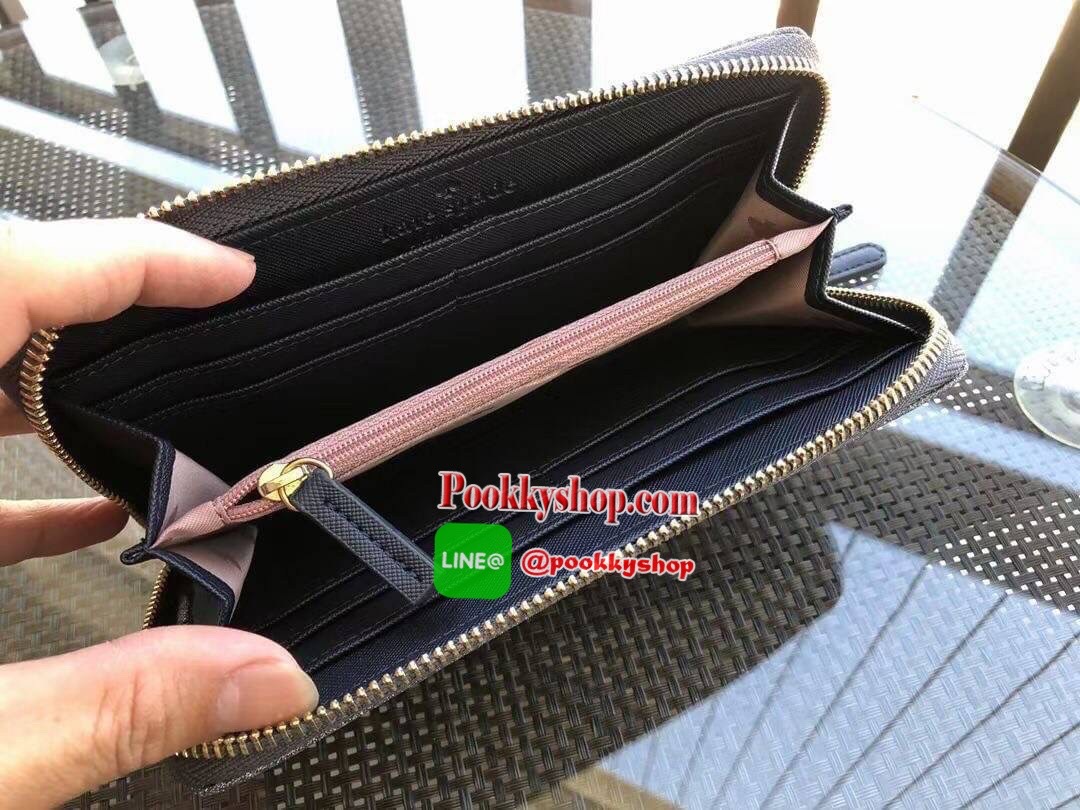 KATE SPADE JOELEY LONG WALLET กระเป๋าสตางค์ใบยาวรุ่นใหม่ล่าสุดหนัง Saffiano สไตล์ PRADA สวยน่าใช้ตัวเนื้อกระเป๋าตกแต่งด้วยกลิทเตอร์ทั้งใบ สวยหรู ภายในมีช่องซิป1ช่อง และช่องใส่บัตรหลายช่อง ใส่เหรียญ บัตรได้เยอะ ตัวจริงสวยน่าใช้มากค่ะ