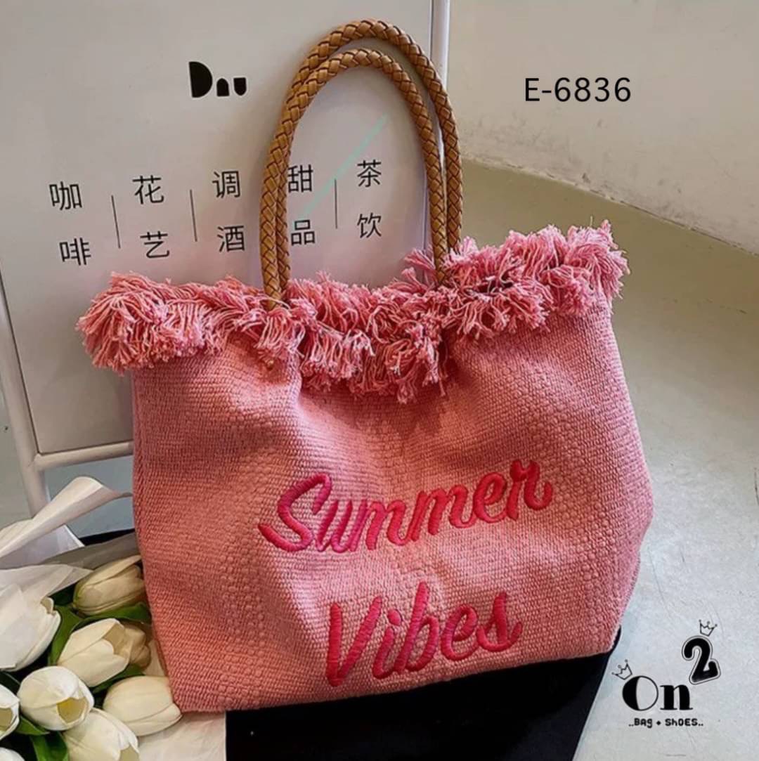 กระเป๋าสะพายแฟชั่นทรงชอปปิ้ง แต่งขอบปล่อยพู่ดูเก๋ ใบใหญ่ใช้งานง่าย จุของได้เยอะเลยค่ะ พร้อมส่งน้า