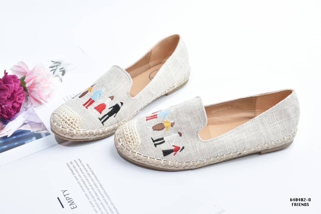 สินค้าขายดี พร้อมส่ง รองเท้า slip on งานขายดีมาแล้วจ้า ขายดีตลอดกาล จะใส่เดินทาง หรือไปเที่ยวก็ได้ค่ะ งานสวย แม่ค้าคอนเฟริม ห้ามพลาดเลยจ้าตัวนี้แนะนำ อย่าช้ารีบเลย
