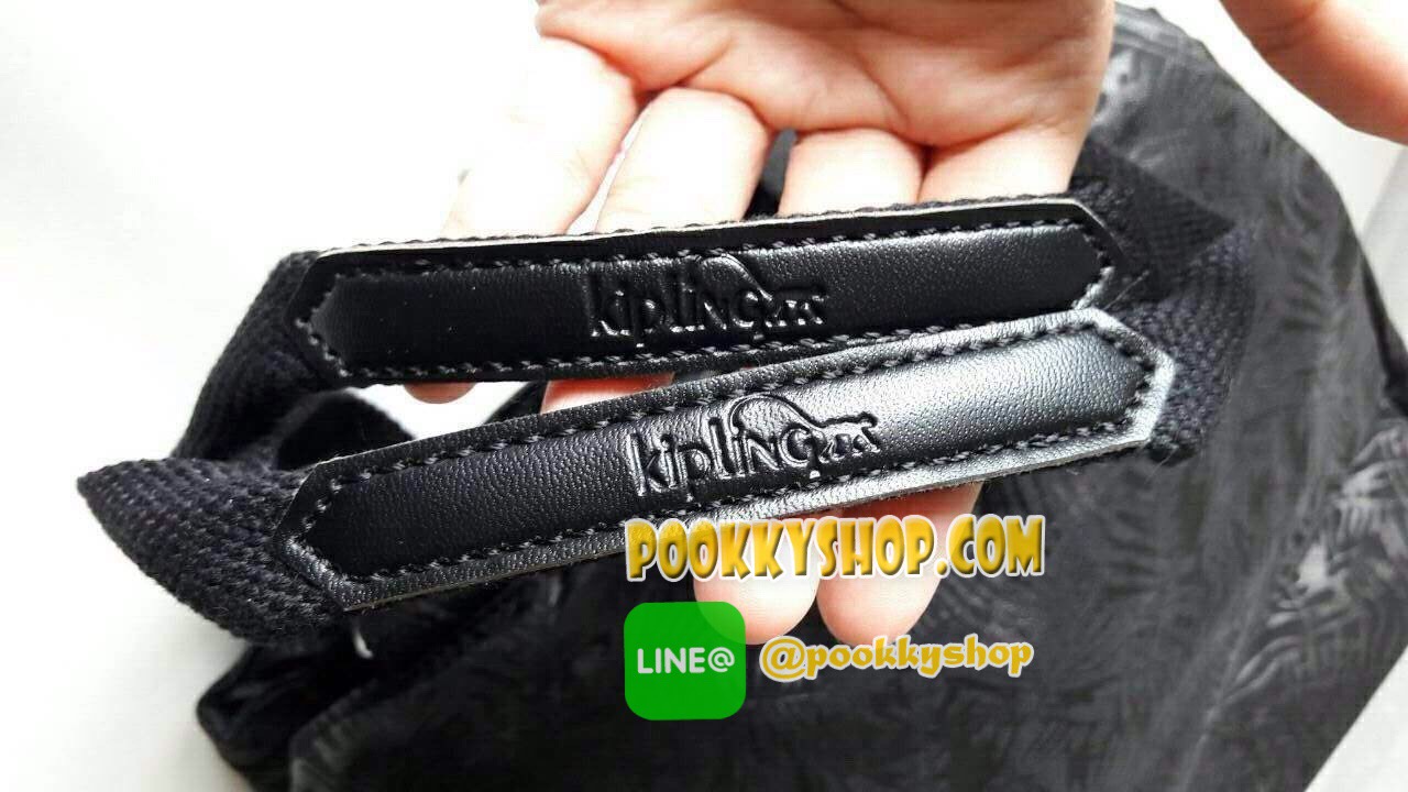 Don't Miss! KIPLING NYLON CITY BAG กระเป๋าถือหรือสะพายสไตล์ลำลองวัสดุ Nylon + Polyester 100% น้ำหนักเบามีหูหิ้วเเละสายสะพายยาวเลื่อนปรับระดับได้ถอดได้ เปิดปิดด้วยซิปสะดวกใช้ หัวซิป YKK โลโก้เเบรนด์ มีช่องแบ่ง3ช่องเเยกเป็นสัดส่วน ภายในกว้างเเละจุ มีโล