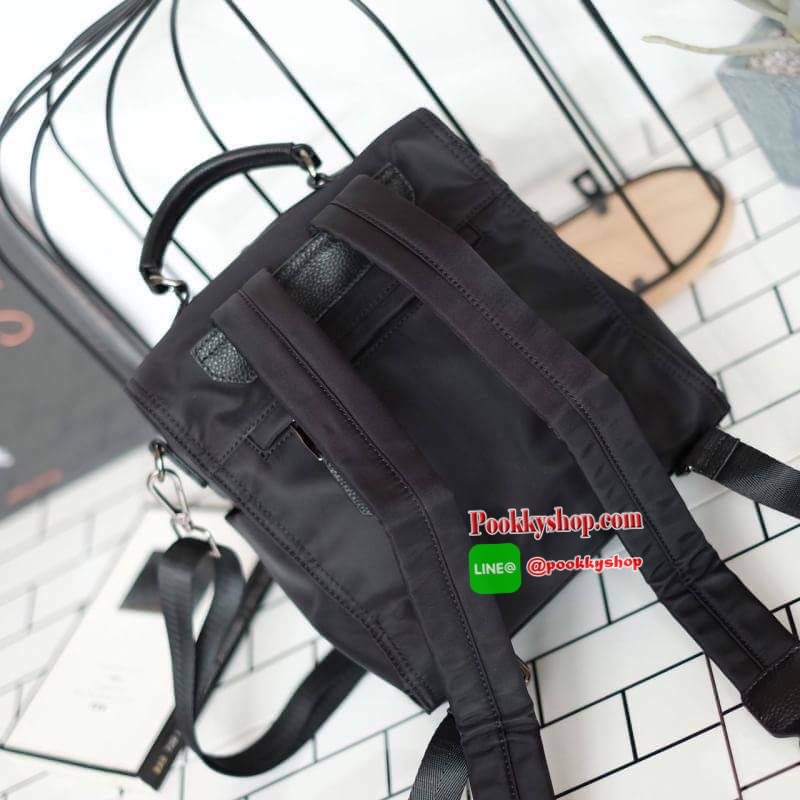 ใหม่ล่าสุด KEEP ‘ Foxxy ‘ Backpack กระเป๋าเป้ผ้าไนล่อนนาโนตัดขอบหนังแท้!!! ทรงน่ารักมากๆๆๆ ใบนี้ มีสายสั้นสำหรับสะพายไหล่ให้ด้วยคะ จุดเด่นที่ >ตัวกระเป๋าทำจากไนล่อนนาโนตัดกับหนังแท้เนื้อดีที่สุด เพิ่มความคงทน >ตัวกระเป๋ามีสายสั้น ให้เพิ่มอีก 1 สายสำ