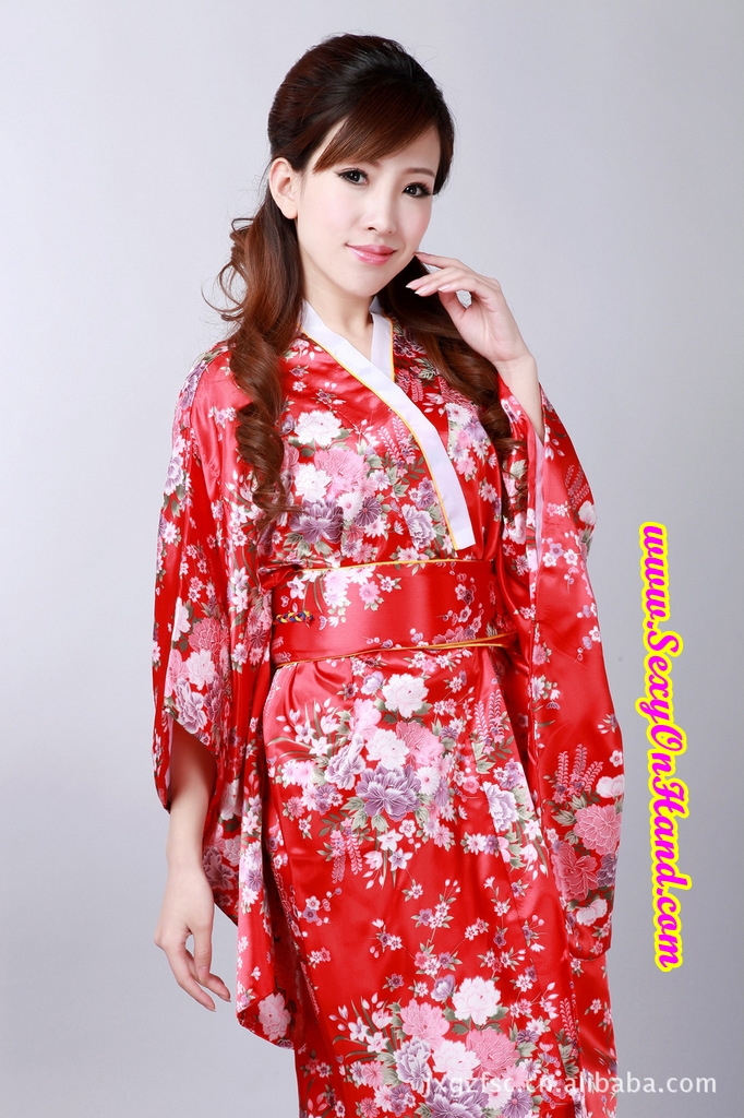 ชุดคลุม กิโมโน ยาว แบบญี่ปุ่น แท้ๆ เนื้่อผ้าไหม ซาติน ชุดแดง ลายซากุระ เล็กๆ สีชมพู ขาว งานเย็บอย่างดี ตัวโบว์สำเร็จด้านหลังมีแผ่นหนุนรองโบว์ แบบกิโมโนญี่ปุ่นแท้ๆ เลยคะ งานประณีต ทุกจุด สินค้าเกรด พรีเมี่ยม AAA