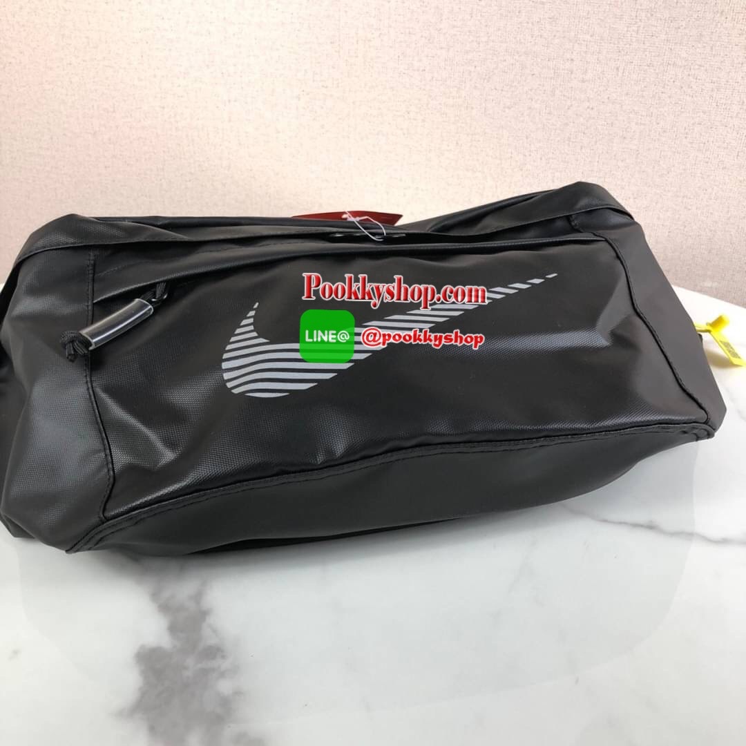 กระเป๋าคาดอก NIKE เปืด - ปิดกระเป๋าด้วยซิป แบ่งเป็น 3 ช่องใหญ่ และมีช่องตาข่าย 2 ช่องเล็กค่ะ สายสะพาย สามารถปรับได้ Free Size ค่ะ